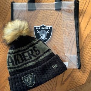 ❤️🏈❤️Raiders beanie with Faux fur Pom